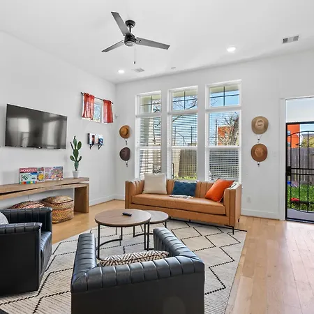 Cozy 3Bd - Backyard, Bbq & Movie Room - Near Dt